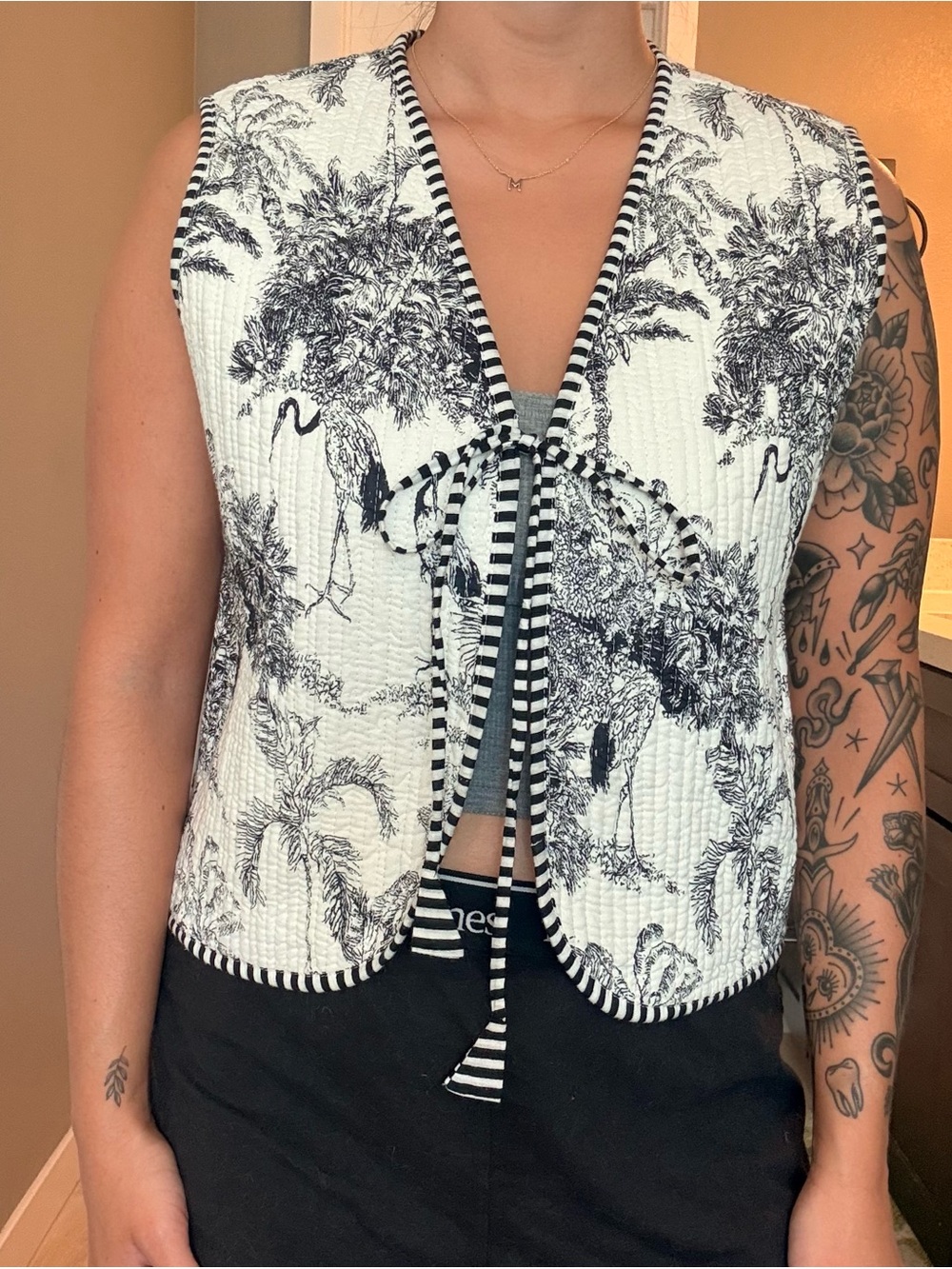 Sleeveless Printed Tie-Front Vest - Black & White